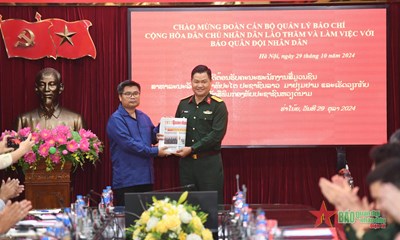 Gallery - Đoàn cán bộ quản lý báo chí Lào thăm Báo Quân đội nhân dân